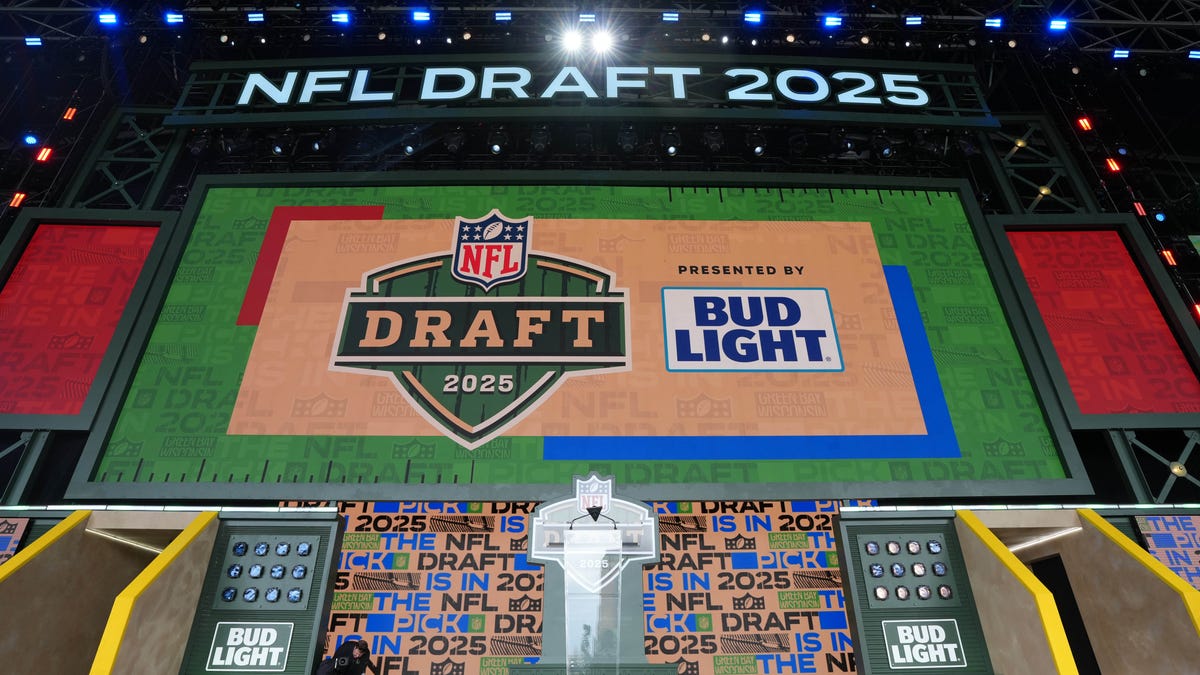 Live Day 1 pick-by-pick analysis