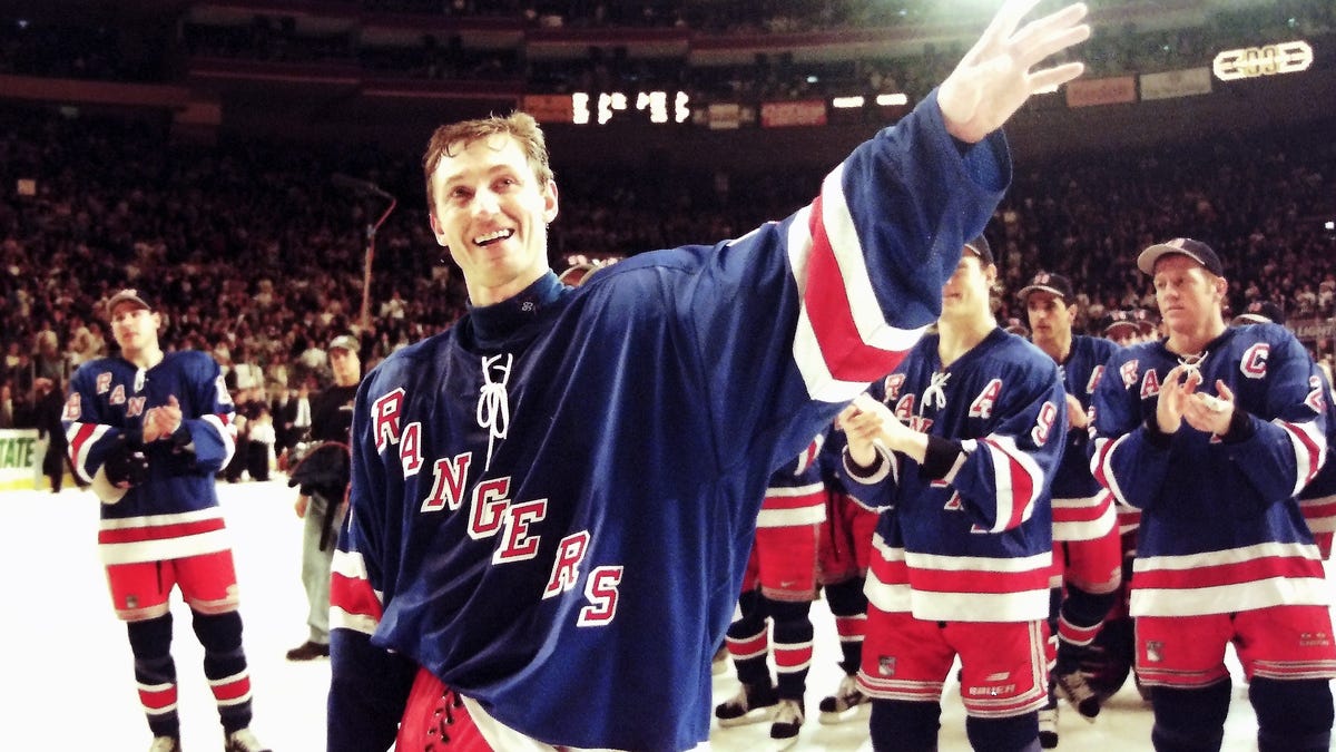 Wayne Gretzky’s last game in 1999 at MSG with Rangers in photos