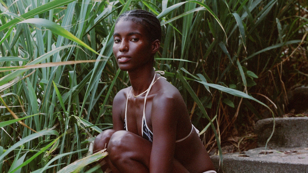 14 Best Spray Sunscreen Formulas to Protect the Face and Body