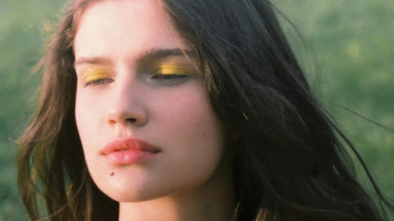 7 Makeup Color Trends Set to Define Summer 2025