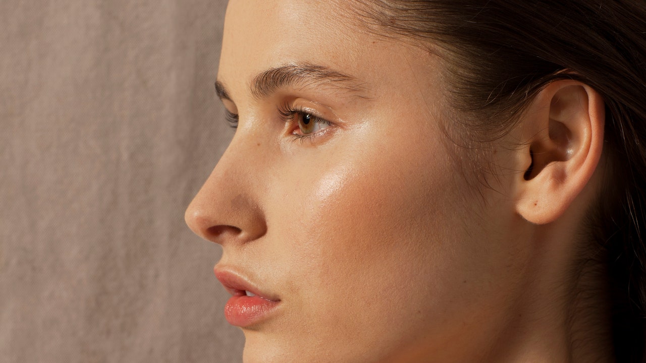 Achieve a Quick Summer Makeup Look in 7 Steps, According to Makeup Artists