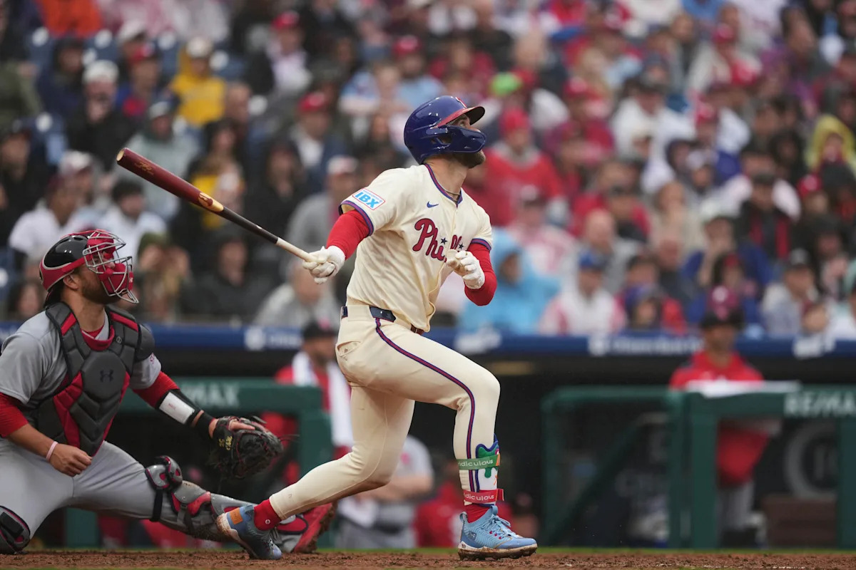 Bryce Harper comes through at the right time as the Phillies snap the Cardinals winning streak