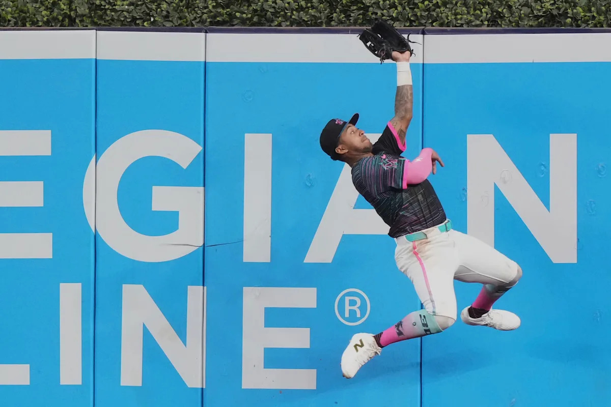 Cabrera, three relievers combine to lead Marlins to 1-0 win over Giants