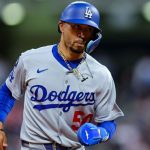 Dodgers' Mookie Betts day-to-day after injuring toe in mishap