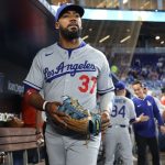 Dodgers OF Teoscar Hernandez to IL, will be out 'for a while'