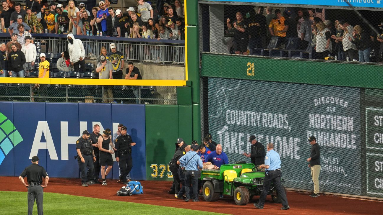 Fan hospitalized after fall from Clemente Wall at PNC Park