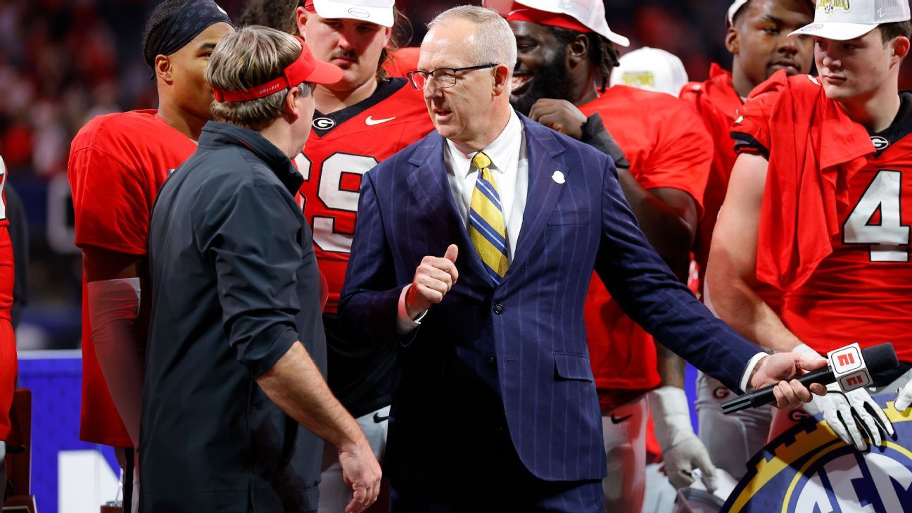 Greg Sankey talks 5+11 CFP model with SEC coaches, rues timing