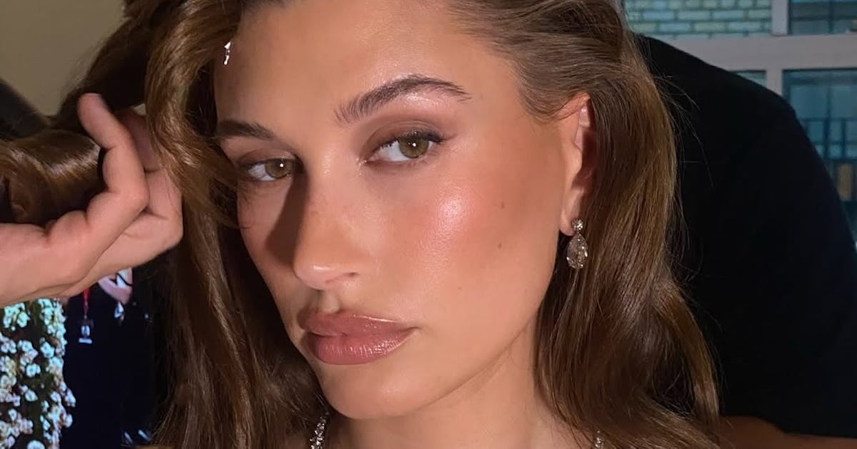 Hailey Bieber’s Met Gala Makeup Featured A New Rhode Product
