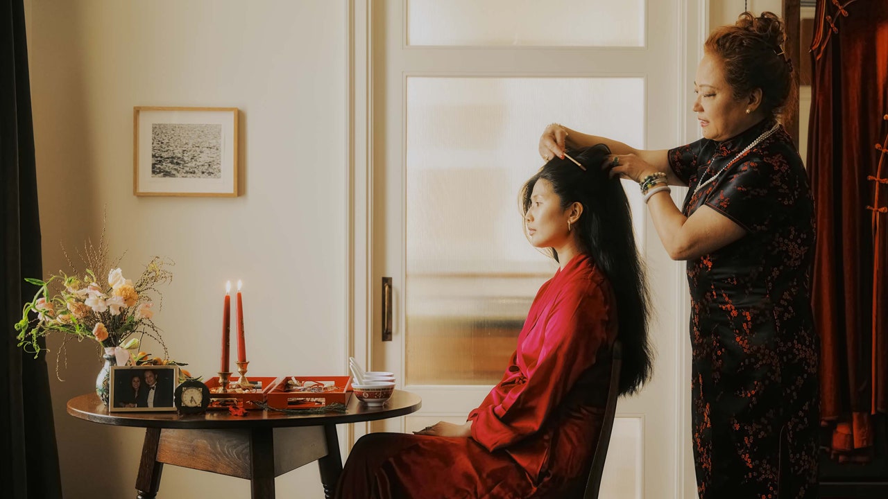 How a Golden Hairbrush Helped a Bride Connect to Her Chinese Heritage