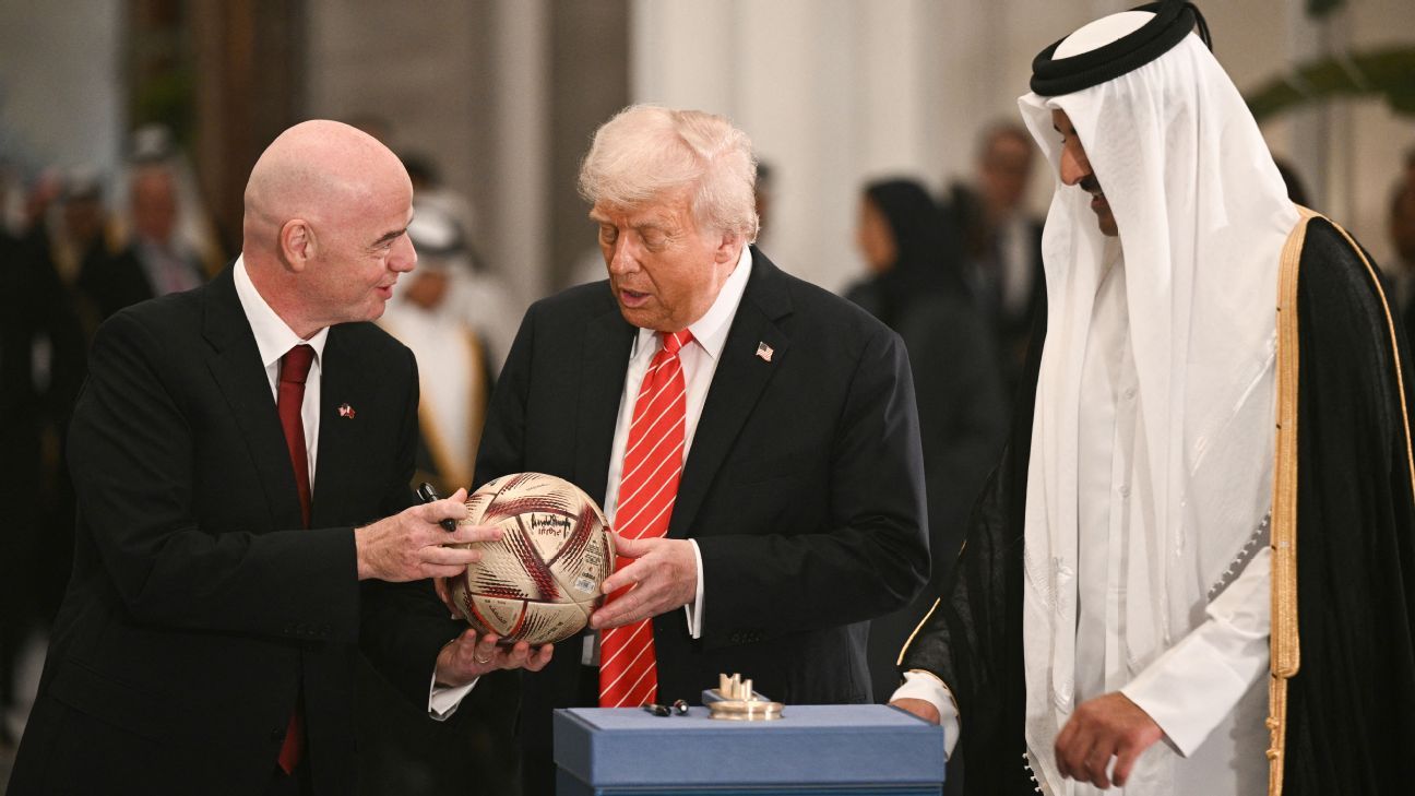 Infantino delays FIFA meeting after late arrival from Trump tour