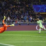 Inter Milan's Yann Sommer makes 'special' save on Lamine Yamal