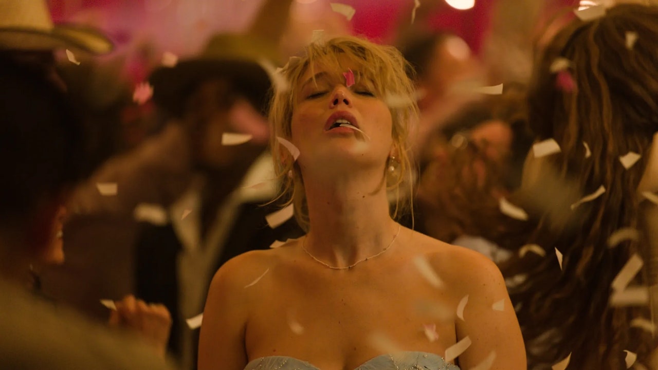 Jennifer Lawrence and Robert Pattinson Wreak Havoc in ‘Die My Love’