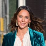 Jennifer Love Hewitt Just Went "Sunset Lover Red" For The Summer