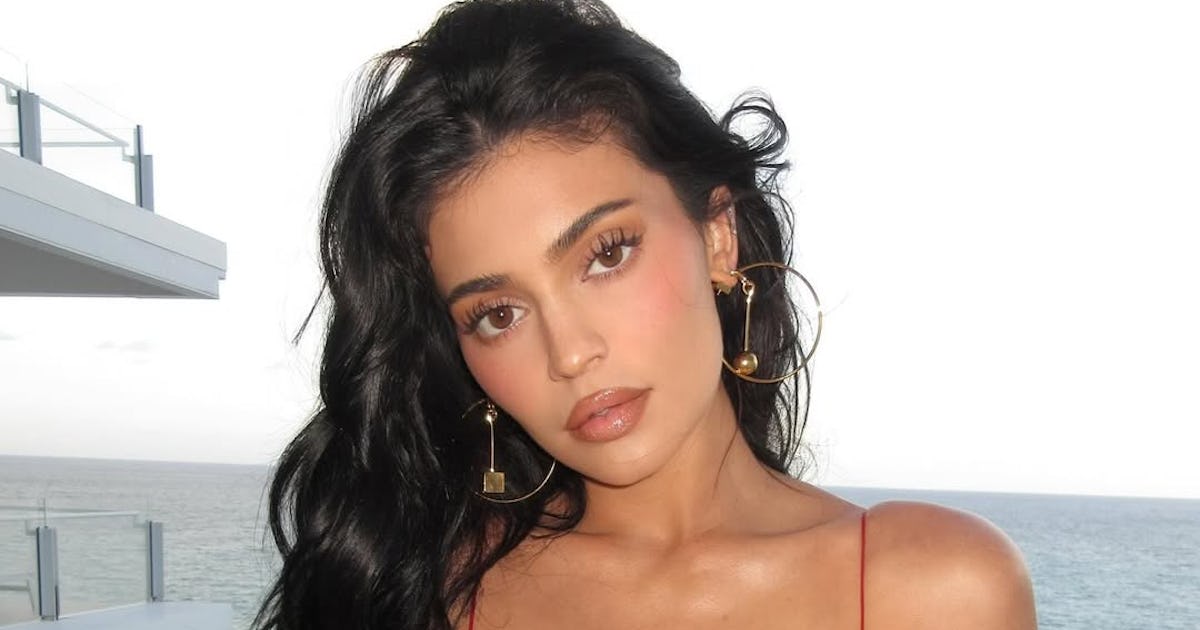 Kylie Jenner’s Studded French Tips Make For The Coolest Vacation Mani