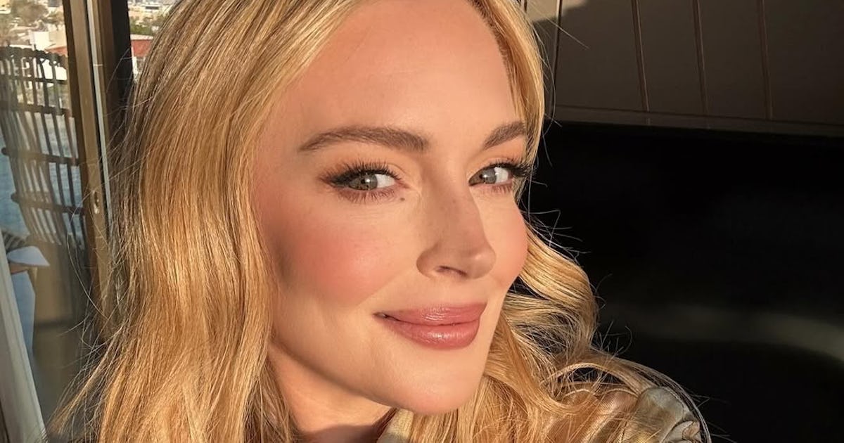 Lindsay Lohan’s Old Navy Activewear Campaign Is Red Hot