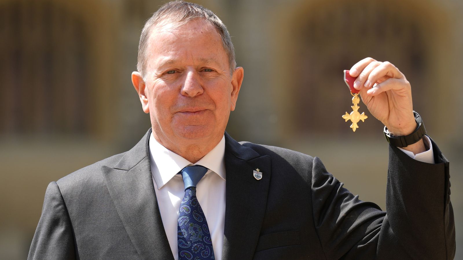 Martin Brundle: Sky Sports pundit pays tribute to colleagues after receiving OBE from Prince of Wales | F1 News