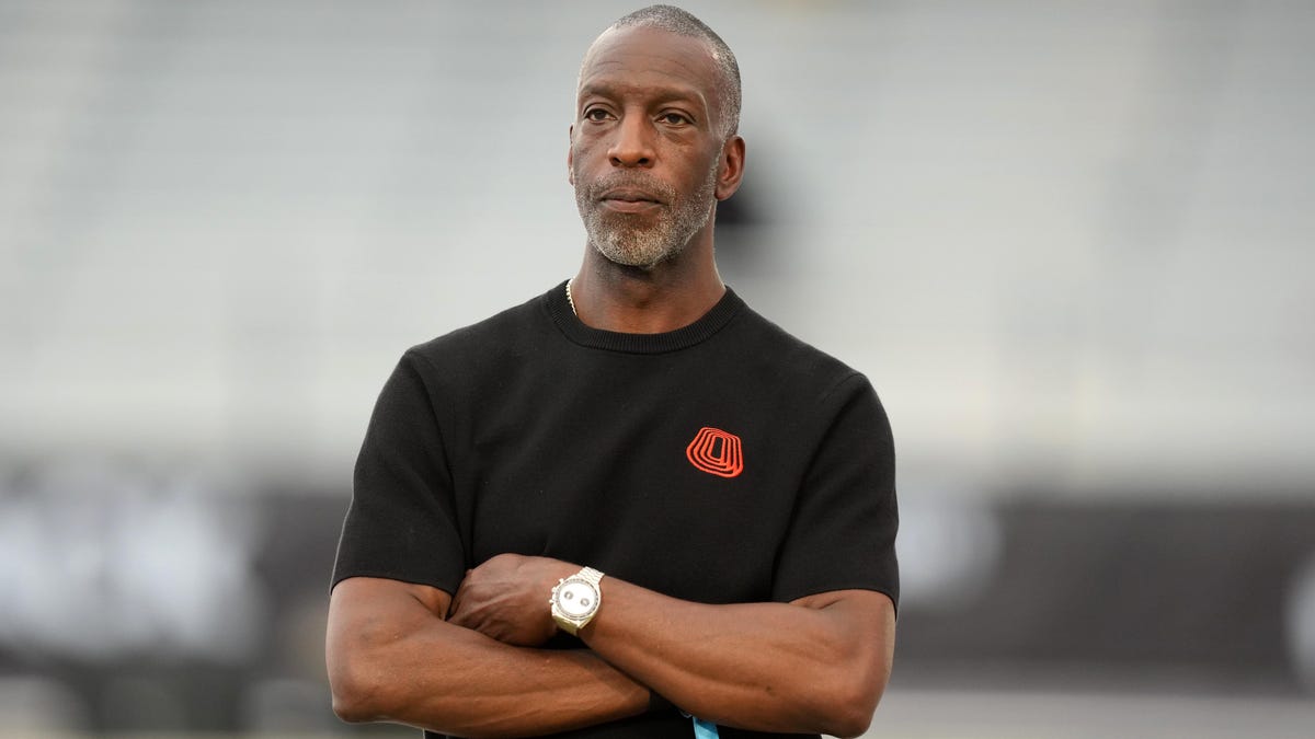 Olympic champion Michael Johnson spoke to the Eagles at practice