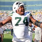 Packers OL Elgton Jenkins wants to rework contract ahead of position change to center