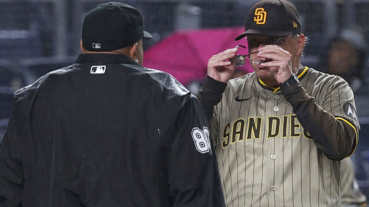Padres’ Mike Shildt throws glasses while arguing Tatis ejection