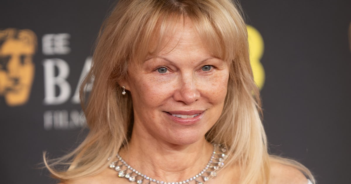 Pamela Anderson Just Revived Her Signature ’90s Makeup