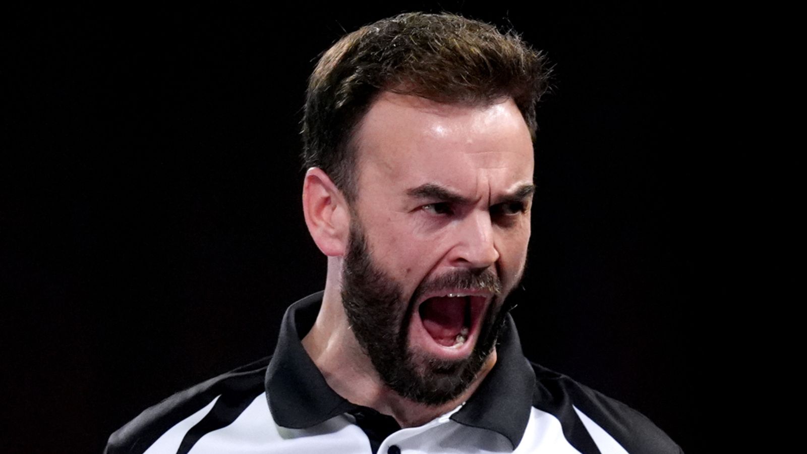 Ross Smith hits two nine-darters on way to Players Championship 16 win after Michael Van Gerwen withdraws | Darts News