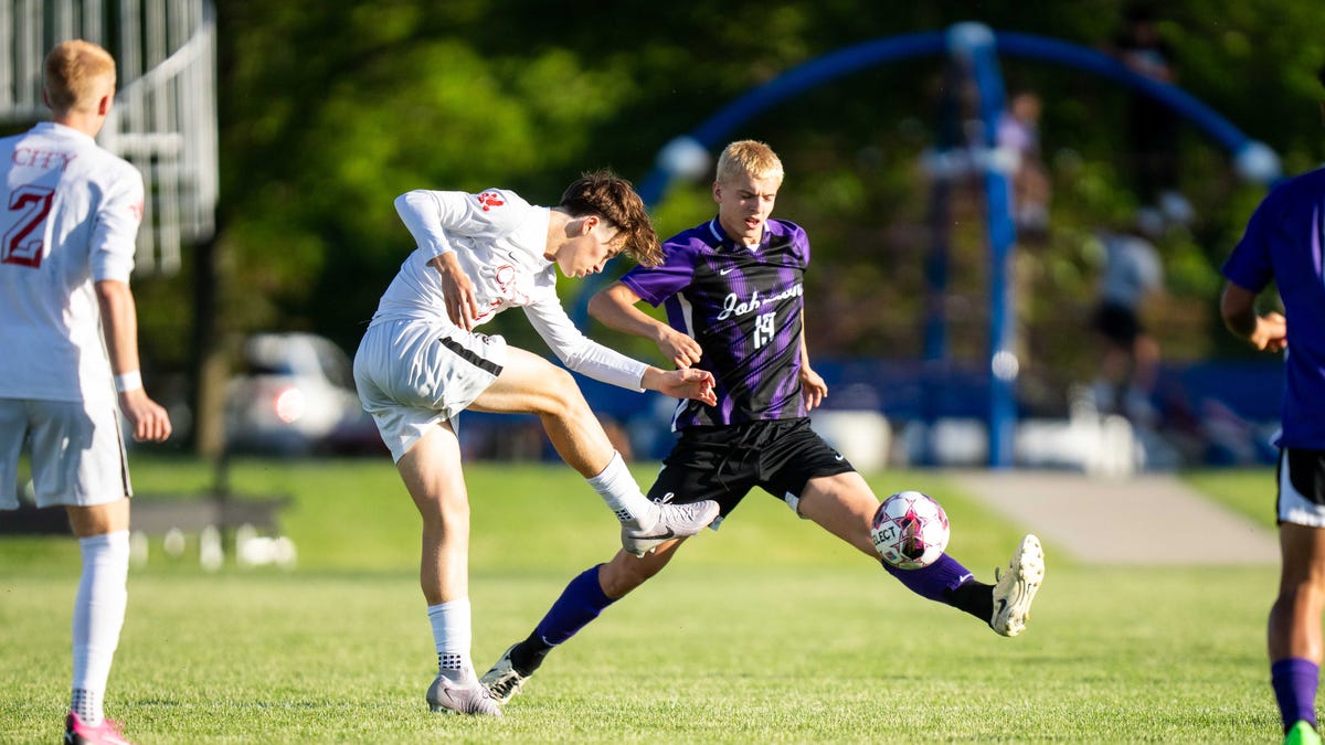 See Iowa boys soccer state tournament 2025 brackets