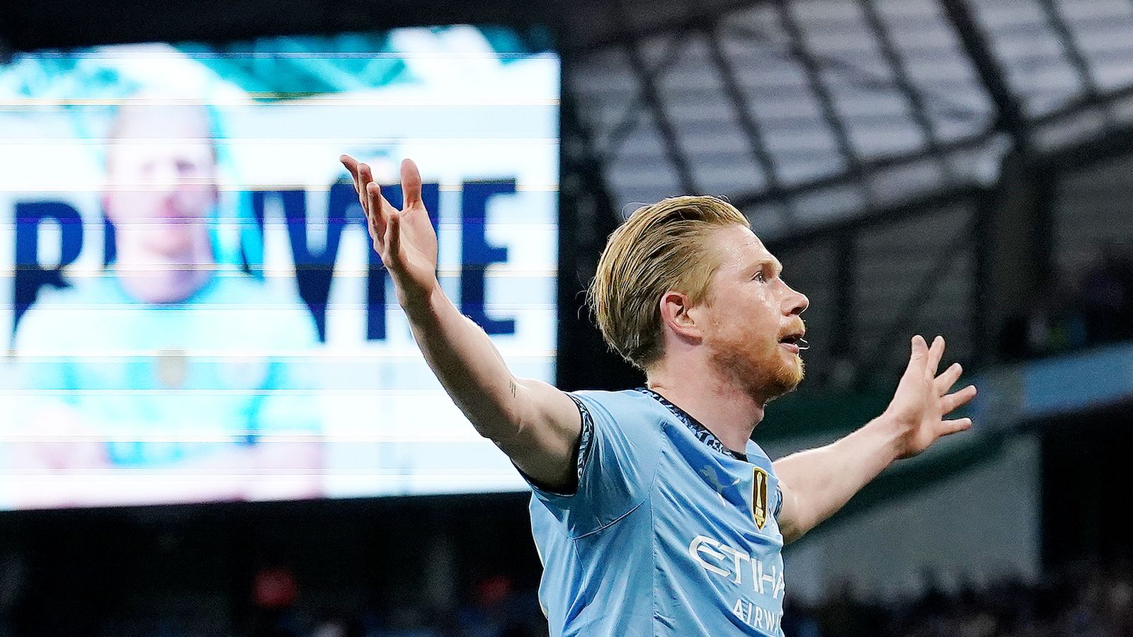 Should Man City have kept Kevin De Bruyne on ‘one more year’? Jamie Carragher and Micah Richards disagree | Football News