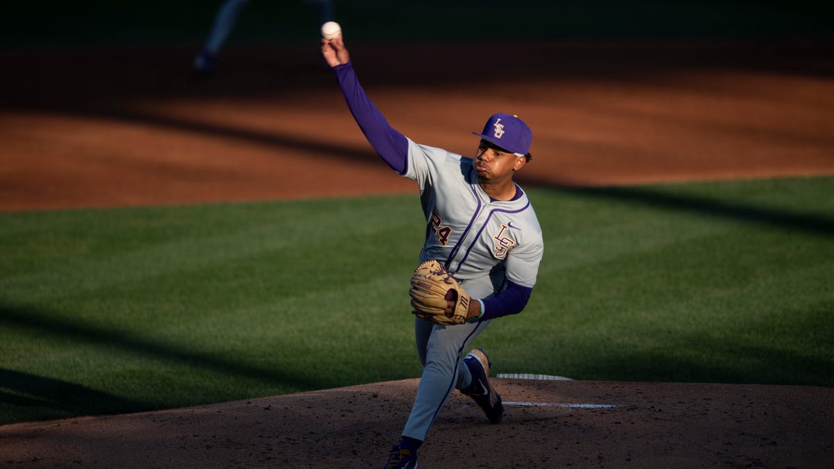 Social media reacts as LSU pitcher puts on show vs Texas A&M