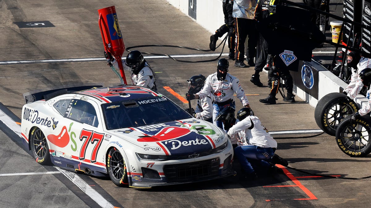 Starting lineup, TV schedule for today’s Cup race