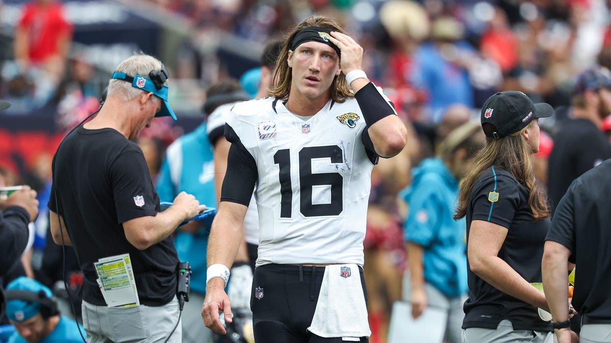 Swinney on what he sees for Lawrence’s NFL future after mixed start