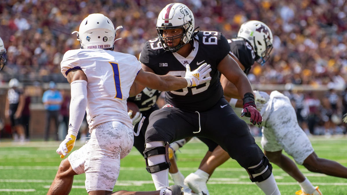 Texans tried to move up 20 spots with AFC team for OT Aireontae Ersery