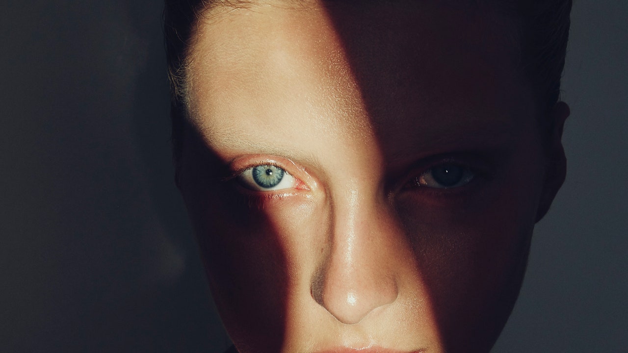 The Omnilux Contour Face Mask Is a Red Light Therapy Powerhouse