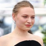 ‘The Phoenician Scheme’ Star Mia Threapleton on Crying During Her Standing Ovation and Mom Kate Winslet’s Cannes Advice