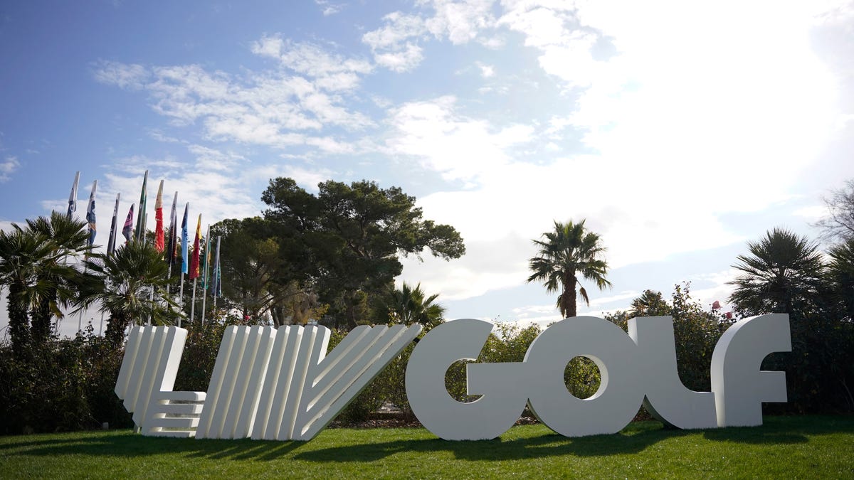 2 LIV golfers advanced through final qualifying to make U.S. Open 2025