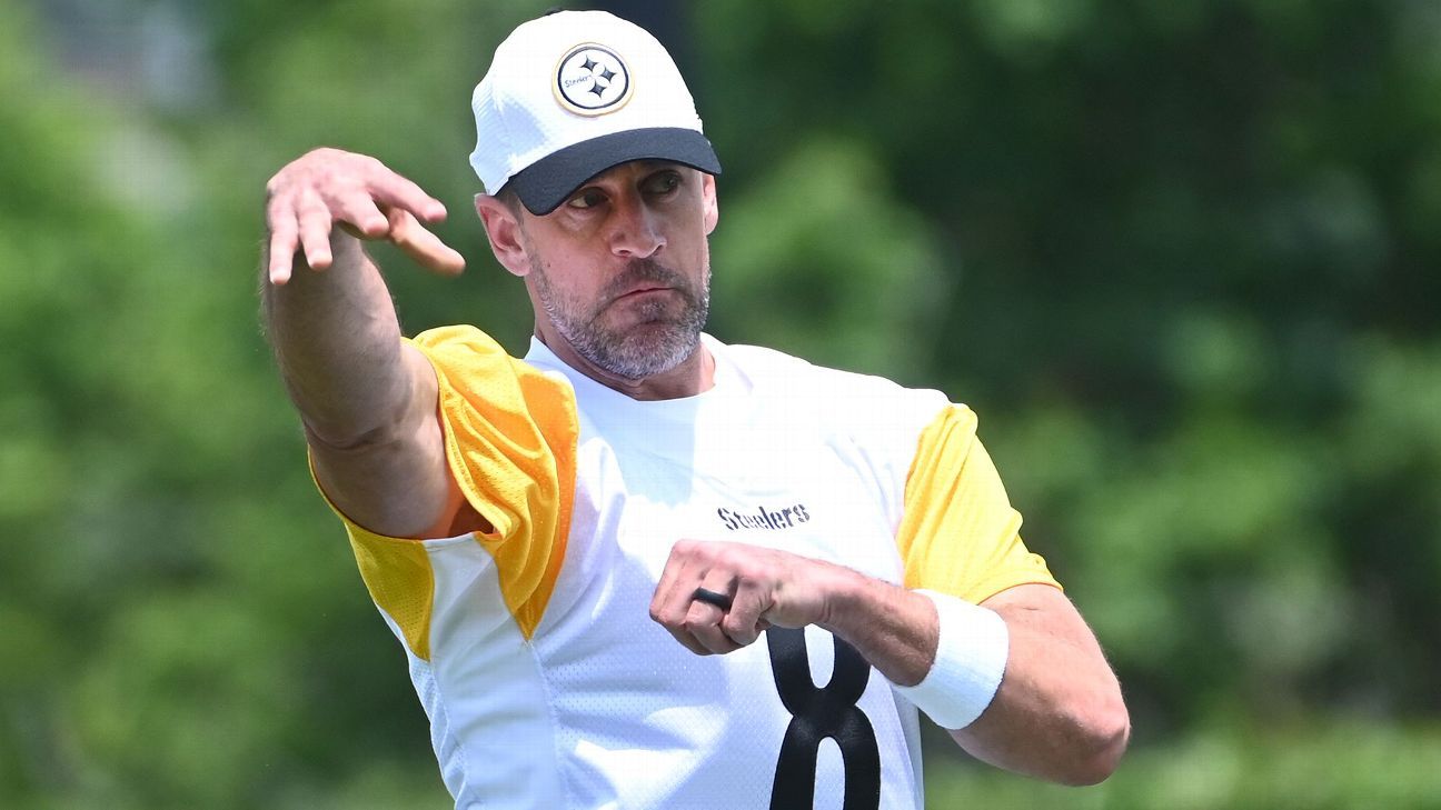 Aaron Rodgers announces marriage at Steelers minicamp
