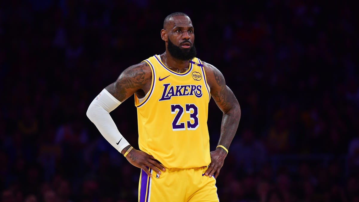 Akron’s LeBron James picks up option with Lakers to play 23rd season