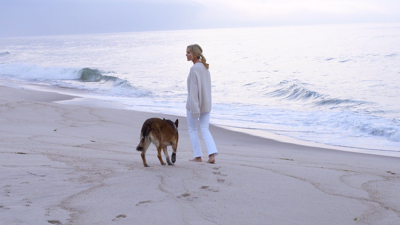 An Open Landscape, Between the Beach and the Bay, Becomes a Family’s Dream Home