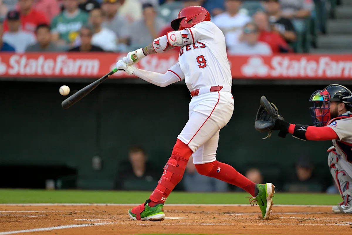 Angels score 4 in 8th for 9-5 win over Red Sox