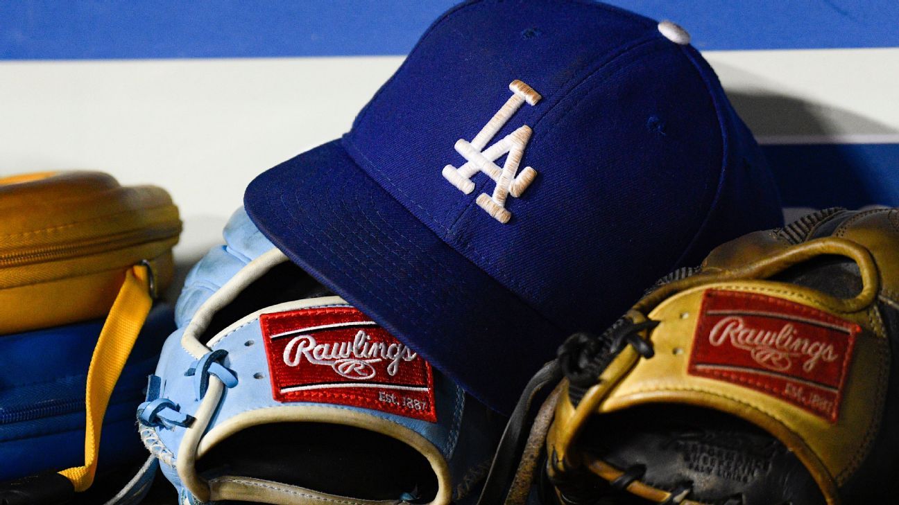Anthem in Spanish sparks debate over Dodgers’ immigrant support