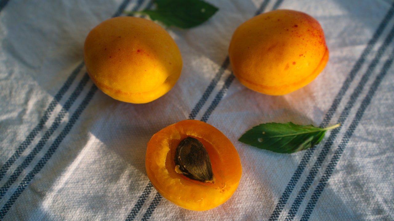 Apricots Are Surprisingly Good For the Gut, Skin, and Brain