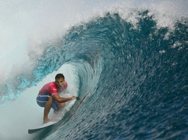 ‘Backs to the Wall’ for surfing’s cancer survivor Flores