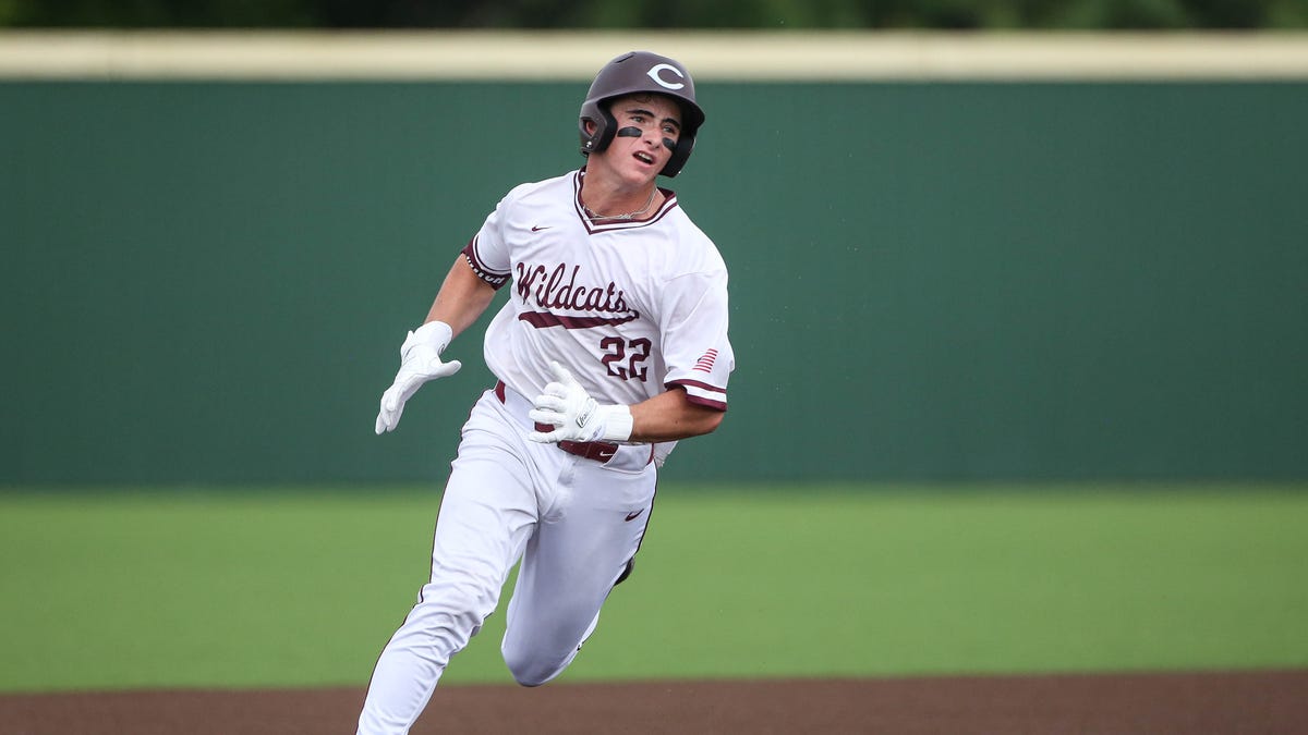 Behind Lynch, Calallen baseball sweeps China Spring earns state berth