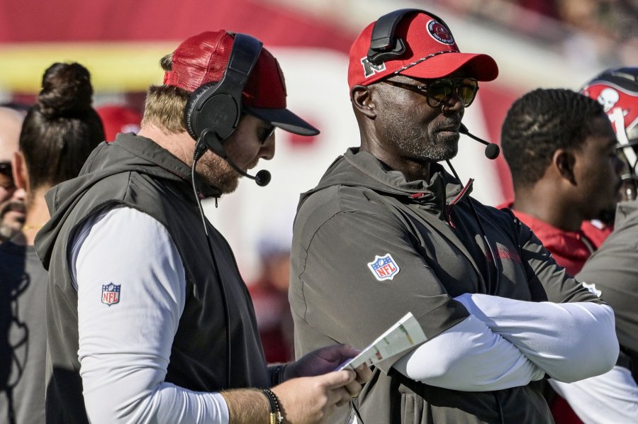 Buccaneers sign coach Todd Bowles, GM Jason Licht to extensions