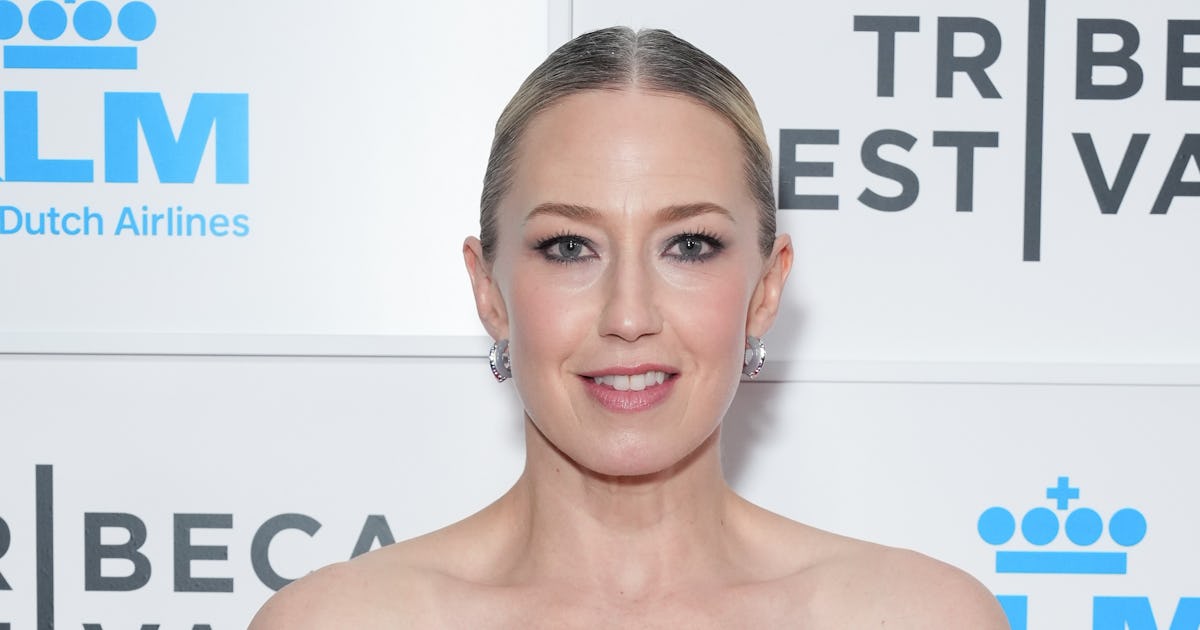 Carrie Coon’s ‘The Gilded Age’ Season 3 Premiere Makeup Is So Glowy
