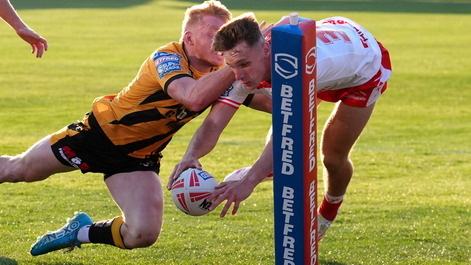 Castleford Tigers 0-48 Hull KR: Super League leaders claim 10th straight win with dominant display | Rugby League News