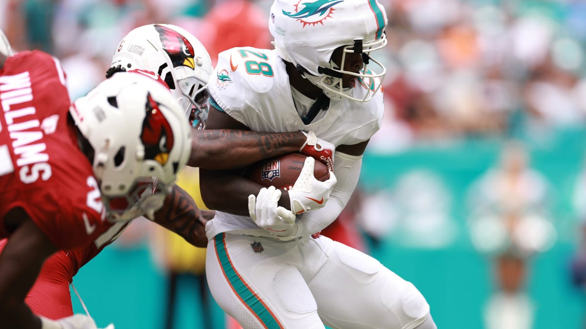 De’Von Achane chasing first 1,000-yard rushing season