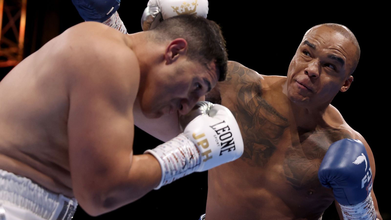 Fabio Wardley beats Justis Huni with stunning 10th-round knockdown to snatch victory at Portman Road in Ipswich | Boxing News