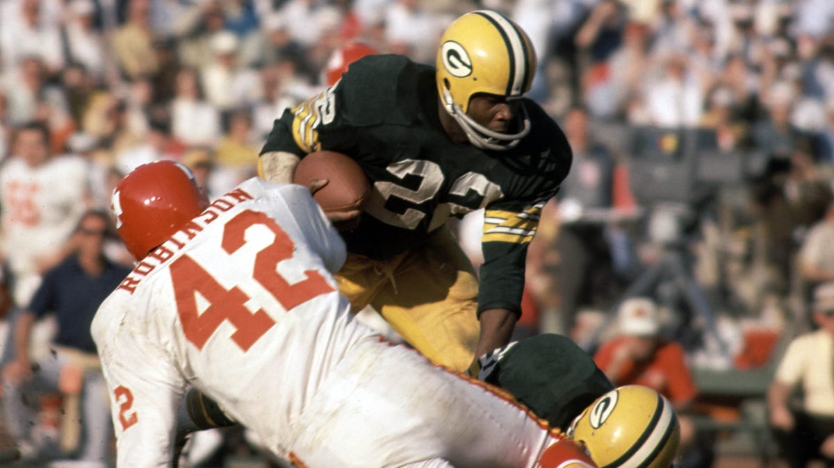 Former Packers Elijah Pitts and Pepper Burruss honored with Hall award