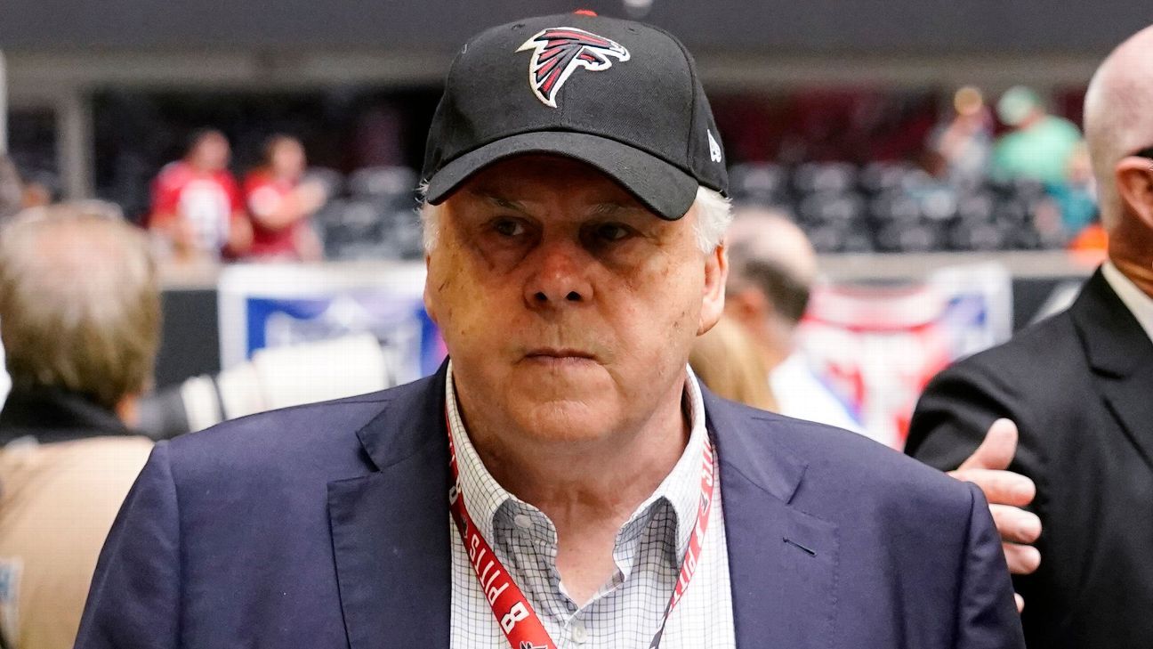 Fred Smith, ex-Washington NFL team part-owner, FedEx founder, dies