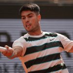 Spain's Carlos Alcaraz reBen Shelton of the U.S. during their fourth round match of the French Tennis Open, at the Roland-Garros stadium, in Paris, Sunday, June 1 2025. (AP Photo/Christophe Ena)